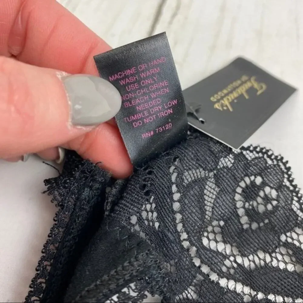 NWT Fredericks of Hollywood Thong Underwear Small Lace Black Bridget Panties Y2K